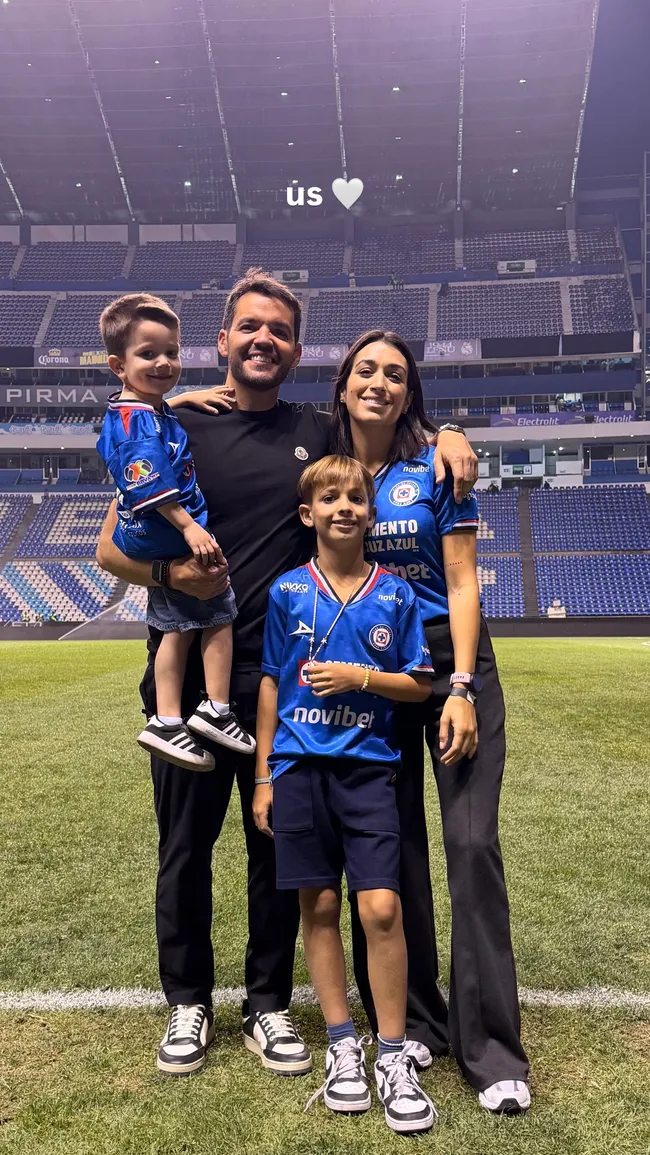 La storie de la familia de Larcamón tras ganarle a Tigres con Cruz Azul. (@vickybmolina)