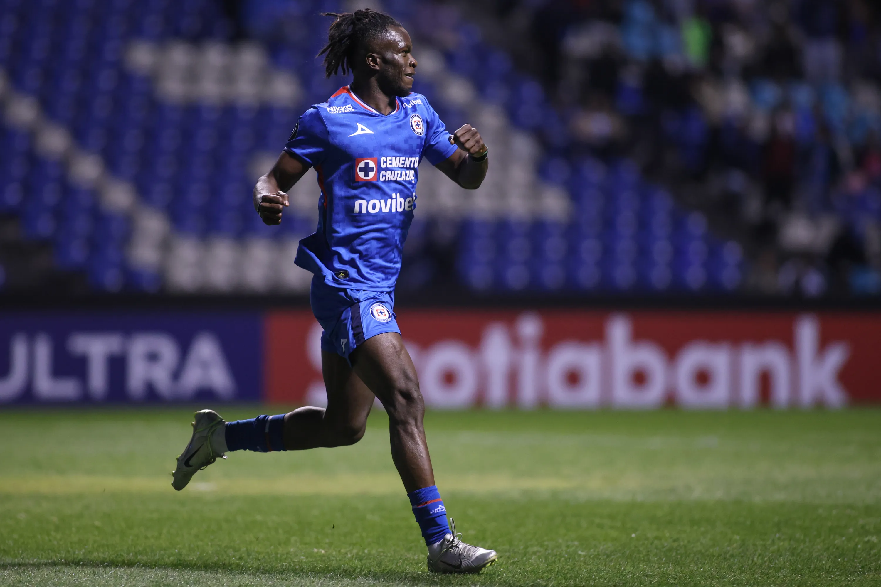 Christian Ebere contó por qué pasó por tantos equipos en su carrera (Imago 7)