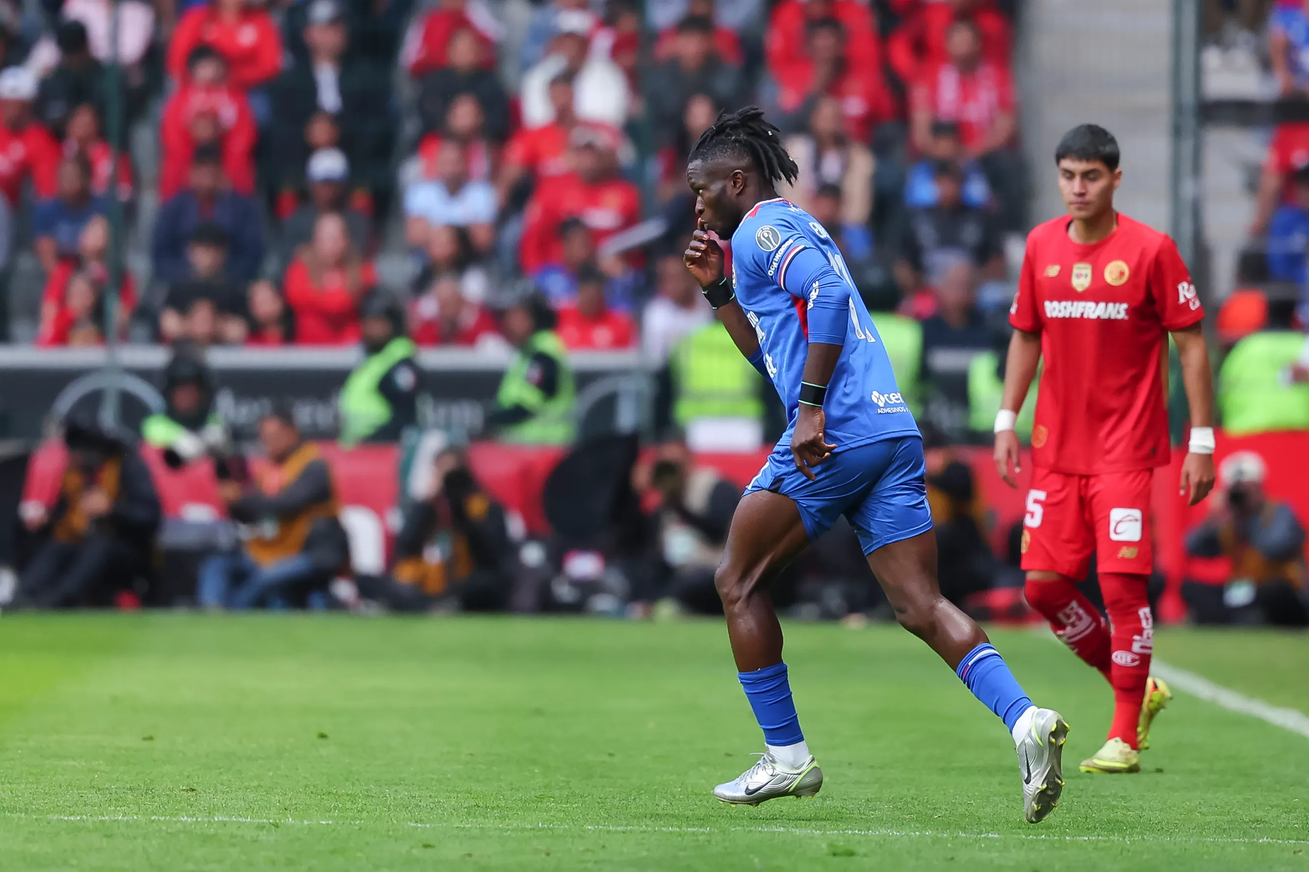 Javier Alarcón advirtió sobre la mayor falencia de Christian Ebere (Imago 7)