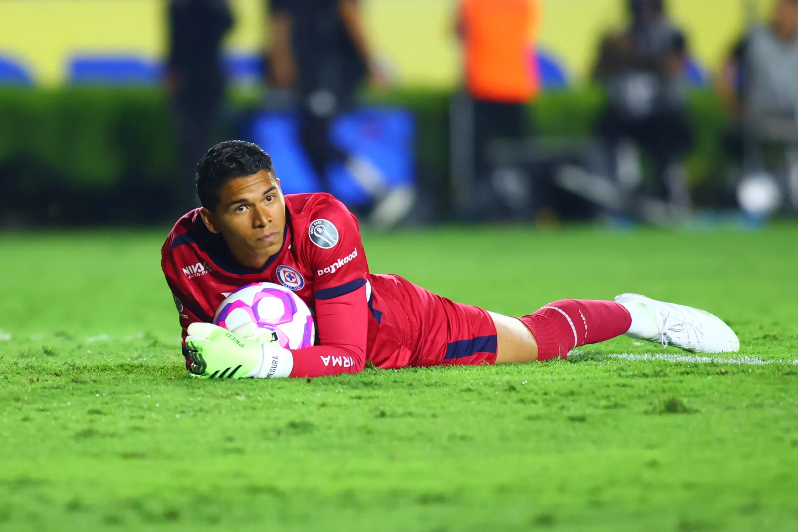 El incómodo problema que generaría el regreso de Kevin Mier en Cruz Azul (Imago 7)