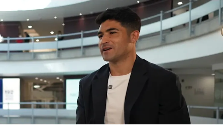 Nicolás Ibáñez fue presentado ante los medios de comunicación en Cruz Azul.