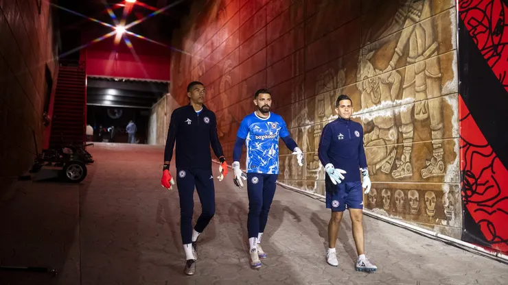 Andrés Gudiño ahora tendrá competencia directa con Kevin Mier por la titularidad del arco en Cruz Azul.