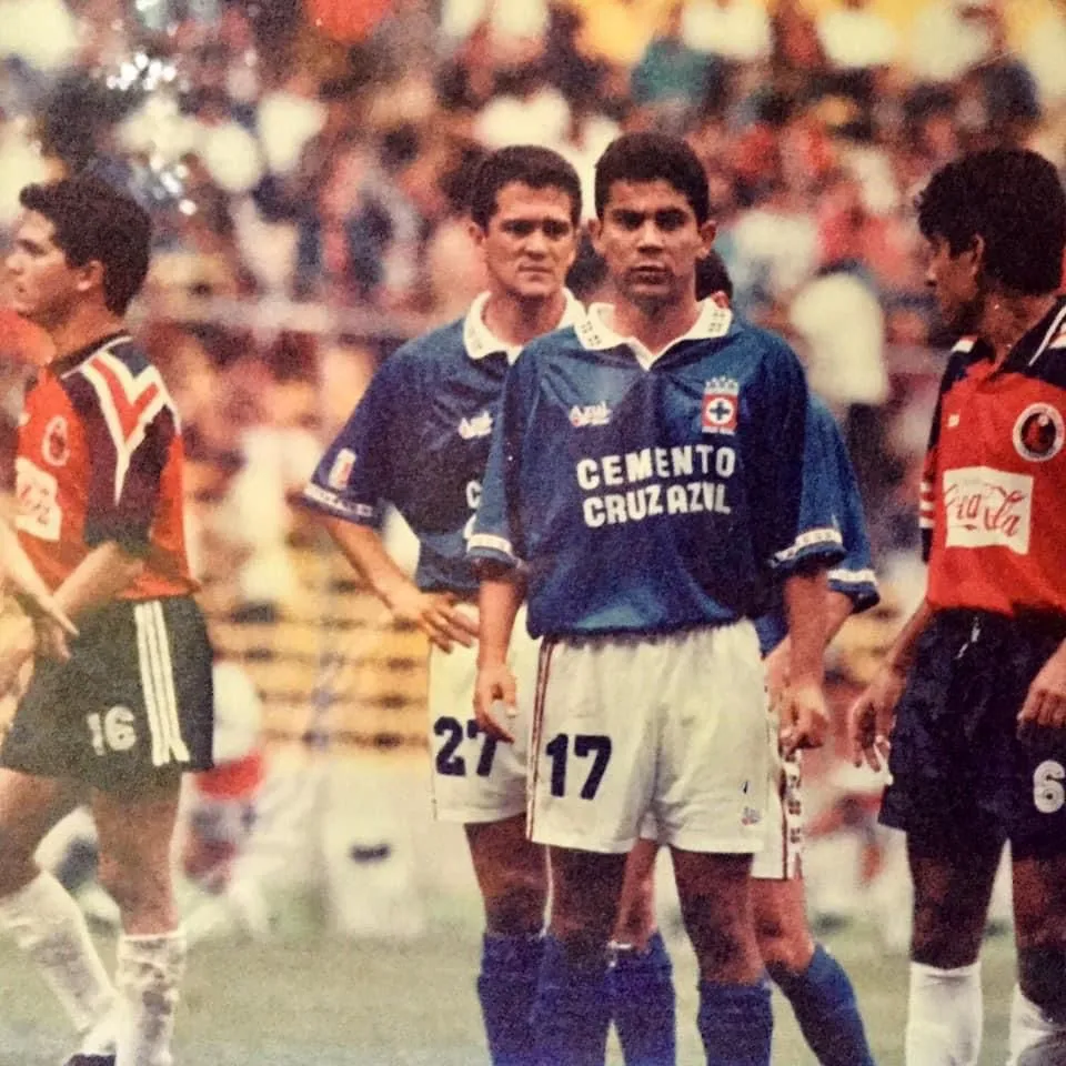 Humberto Valdés hizo el recorrido completo dentro de la estructura de Cruz Azul: de fuerzas básicas al primer equipo. (GENTILEZA)