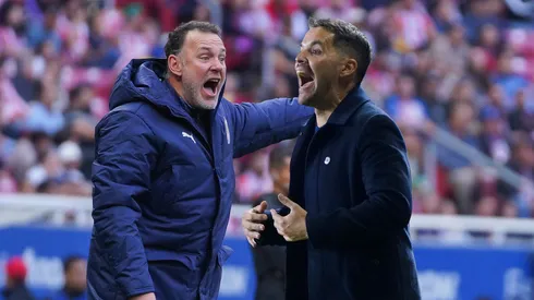 Se calentaron los cuerpos técnicos de Cruz Azul y Chivas.