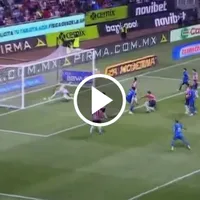 Golazo del Toro Fernández a Chivas tras centro de Palavecino