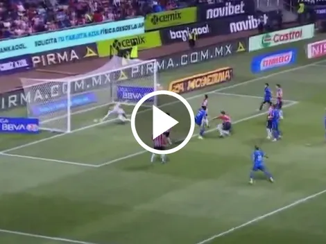 Golazo del Toro Fernández a Chivas tras centro de Palavecino