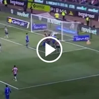 ¡Gol agónico! Charly Rodriguez le ganó a todos de cabeza