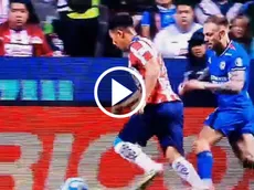 Chivas debía quedarse con 10 hombres: la jugada que pasaron por alto
