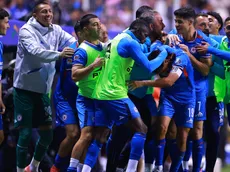 ¿A quién abrazó Charly Rodríguez tras anotarle a Chivas?