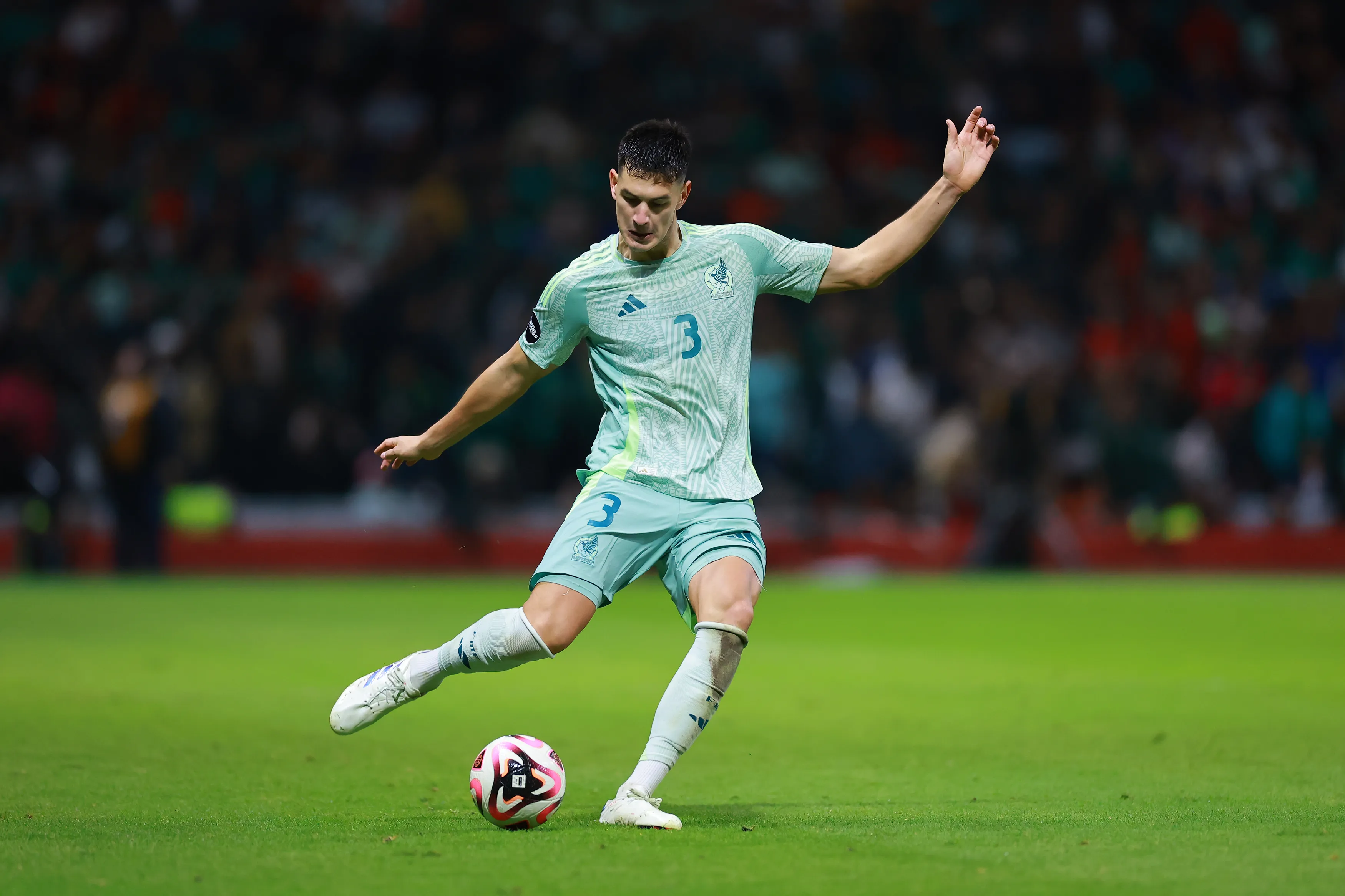 El rol que le daría Nicolás Larcamón a César Montes en Cruz Azul (Getty Images)