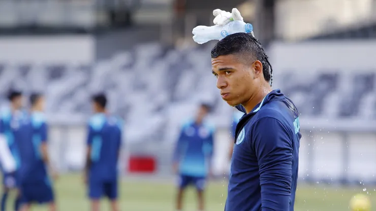 Kevin Mier volvió a entrenar desde hace varios días con el resto de sus compañeros en Cruz Azul tras meses de inactividad.