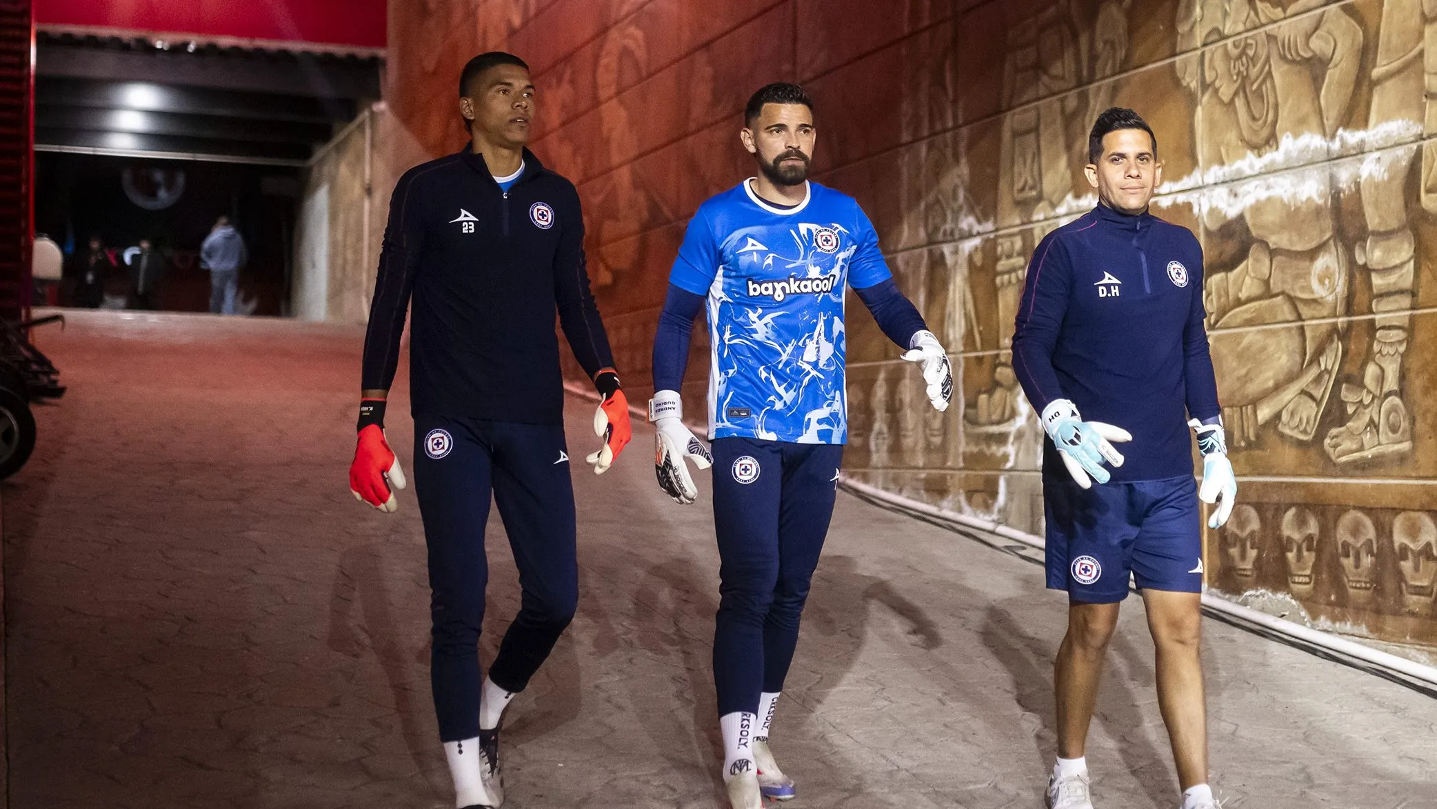 Kevin Mier y Andrés Gudiño competirían por el puesto en Cruz Azul. (Imago 7)
