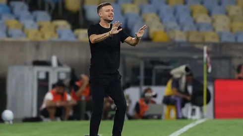 El ex entrenador de Cruz Azul cada vez es más cuestionado en Botafogo: gane o pierda, la afición pide su despido.