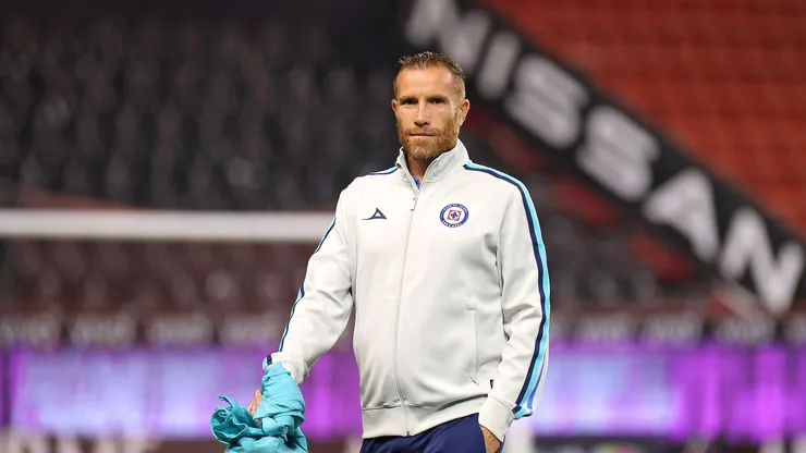 Cruz Azul se alista para visitar a unos Rayados en plena crisis. La femenil anunció la salida de Diego Testas como su entrenador.