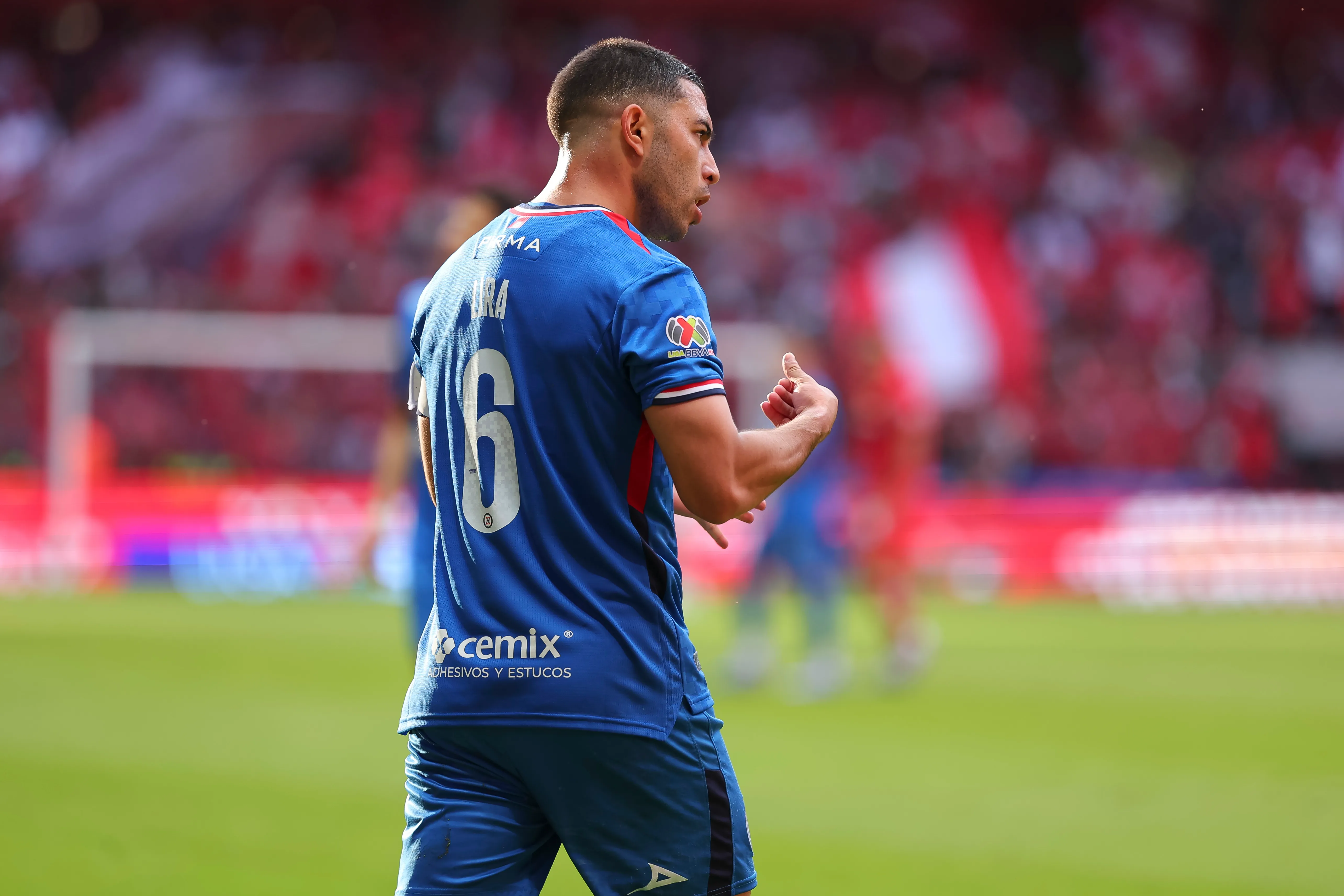 Pablo Aguilar puso en duda la nueva posición de Erik Lira (Imago 7)