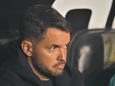 Nicolás Larcamón explicó las suplencias de Charly y Paradela contra Tigres