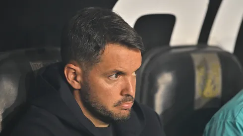 Nicolás Larcamón explicó las suplencias de Charly y Paradela contra Tigres