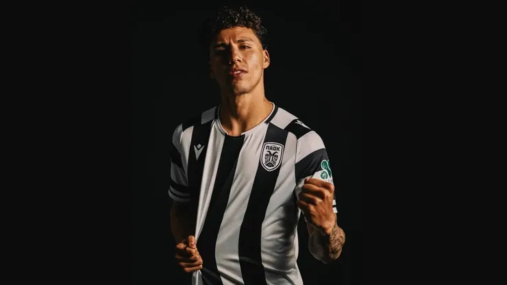 El ahora ex futbolista cementero tiene un nuevo rol en Grecia.