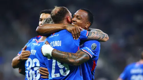 Cruz Azul es el nuevo líder del futbol mexicano después de doblegar a Rayados y de que las Chivas cayeran ante el Toluca.