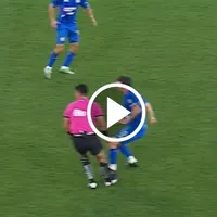 El árbitro pisó a José Paradela y lo dejó sangrando