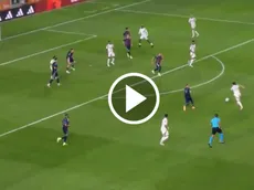 Gol de otro planeta de Eustaquio contra Mateusz Bogusz