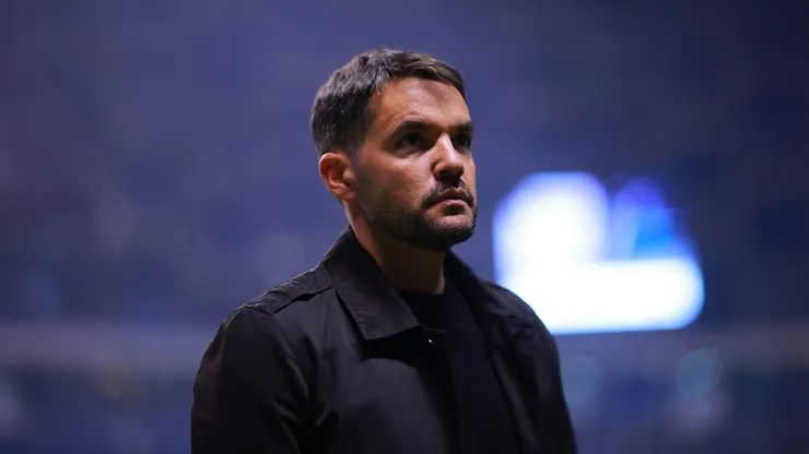 Nicolás Larcamón se ha convertido en en líder de Cruz Azul y es celebrado tanto por la prensa especializada como por la afición.