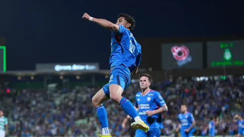 Cruz Azul se impuso 1-2 en su visita a Torreón al Santos Laguna. Seguirán como líderes sin importar lo que hagan Toluca o Chivas.
