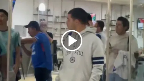Erik Lira lideró al grupo de Cruz Azul en la serenata de la afición en Torreón.