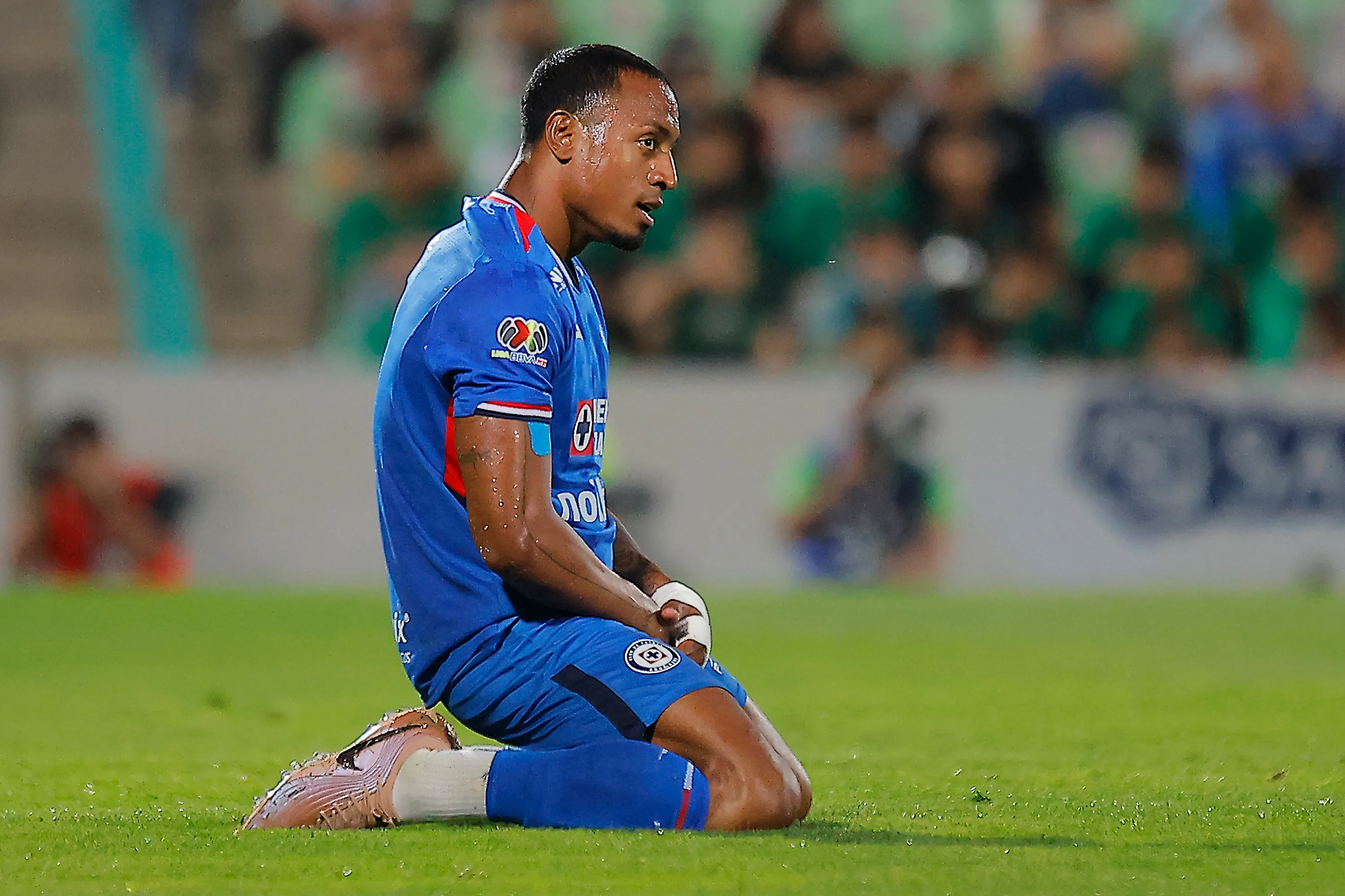 La gran duda de Adrián Esparza Oteo con Cruz Azul para el Clausura 2026 (Getty Images)