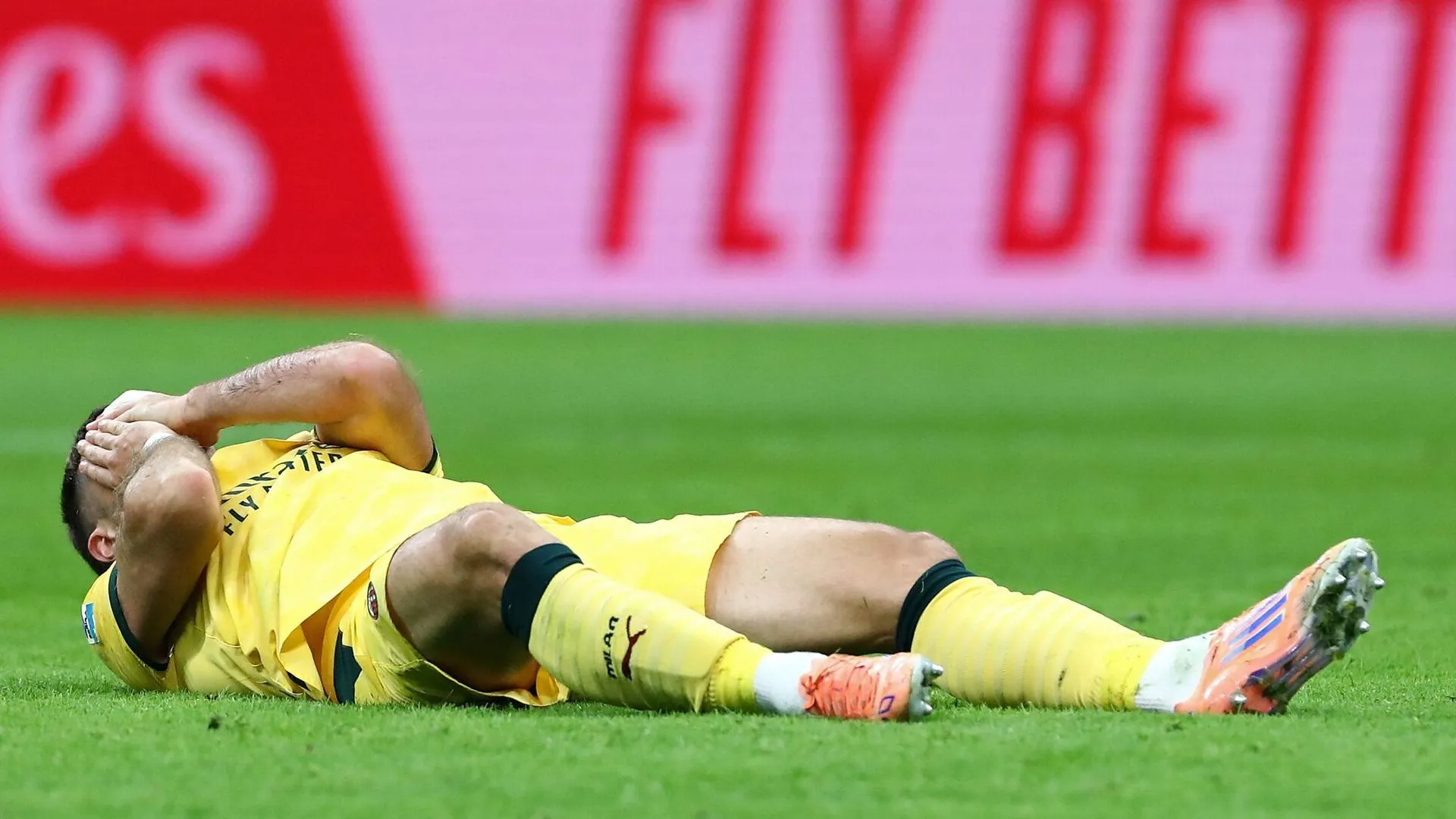 Santiago Giménez no juega un partido oficial desde octubre de 2025. (Getty Images)