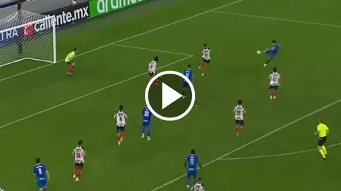 Nicolás Ibáñez puso el 3-2 en favor de Cruz Azul ante Rayados, máximo rival de su ex equipo.
