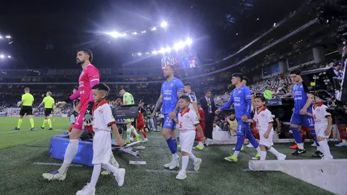 Cruz Azul pegó primero a los Rayados de Monterrey y encamina su pase hacia los cuartos de final para seguir con su defensa del título.

