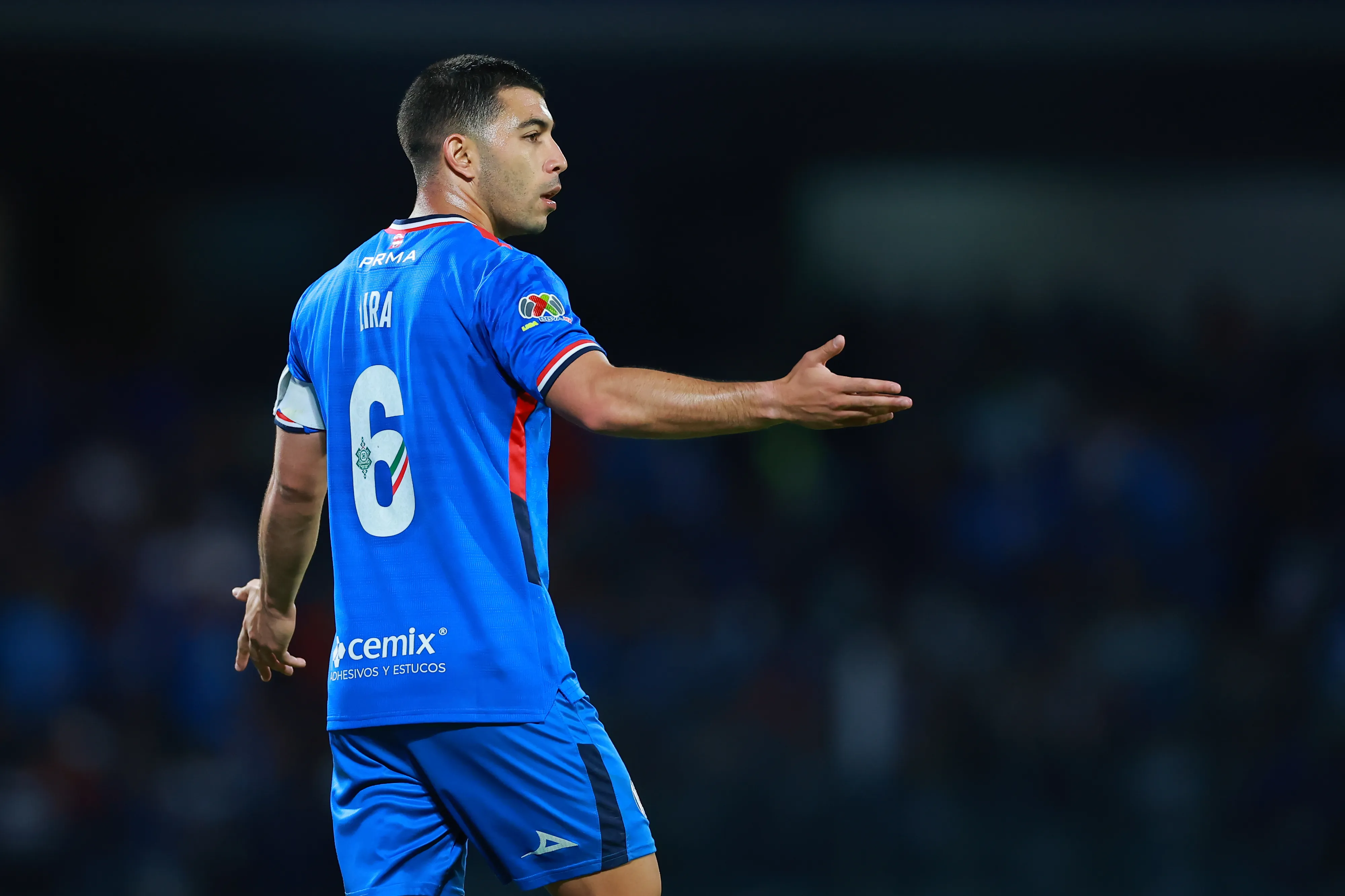 Erik Lira se sinceró ante el mal primer tiempo que tuvo Cruz Azul (Getty Images)