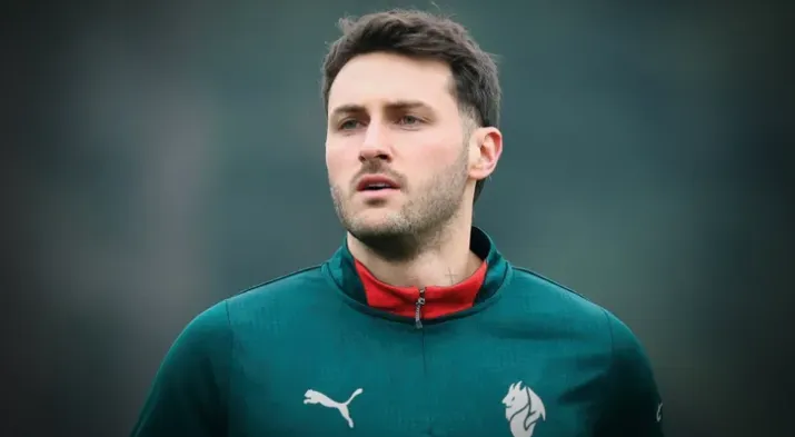 Santiago Giménez volvió a los entrenamientos esta semana (X Giménez)