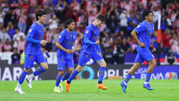Santiago Giménez volvió a los entrenamientos esta semana. El canterano de Cruz Azul no juega un partido desde finales del pasado mes de octubre.