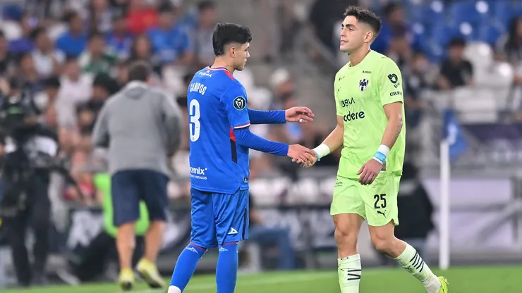 Santiago Mele, portero de Rayados, se hizo expulsar por una imprudencia y a partir de allí Cruz Azul tomó ventaja en el juego y en el marcador.