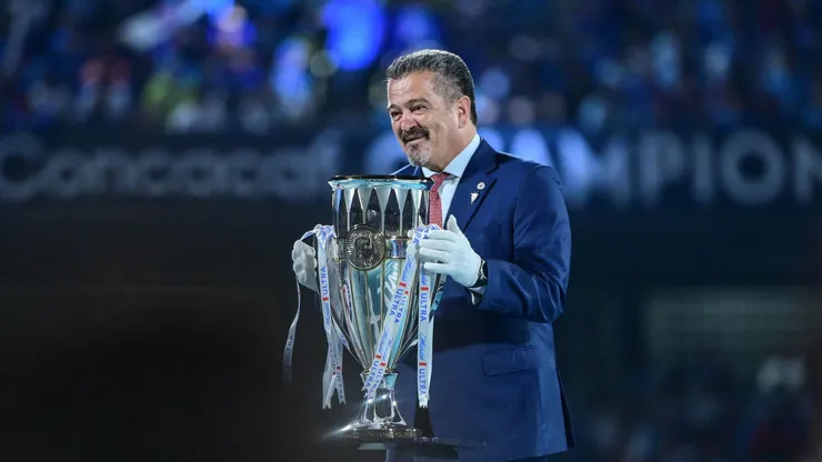 Carlos Hermosillo se refirió a la posibilidad de que el guardavallas de 41 años se vista de corto para jugar el Mundial con México.