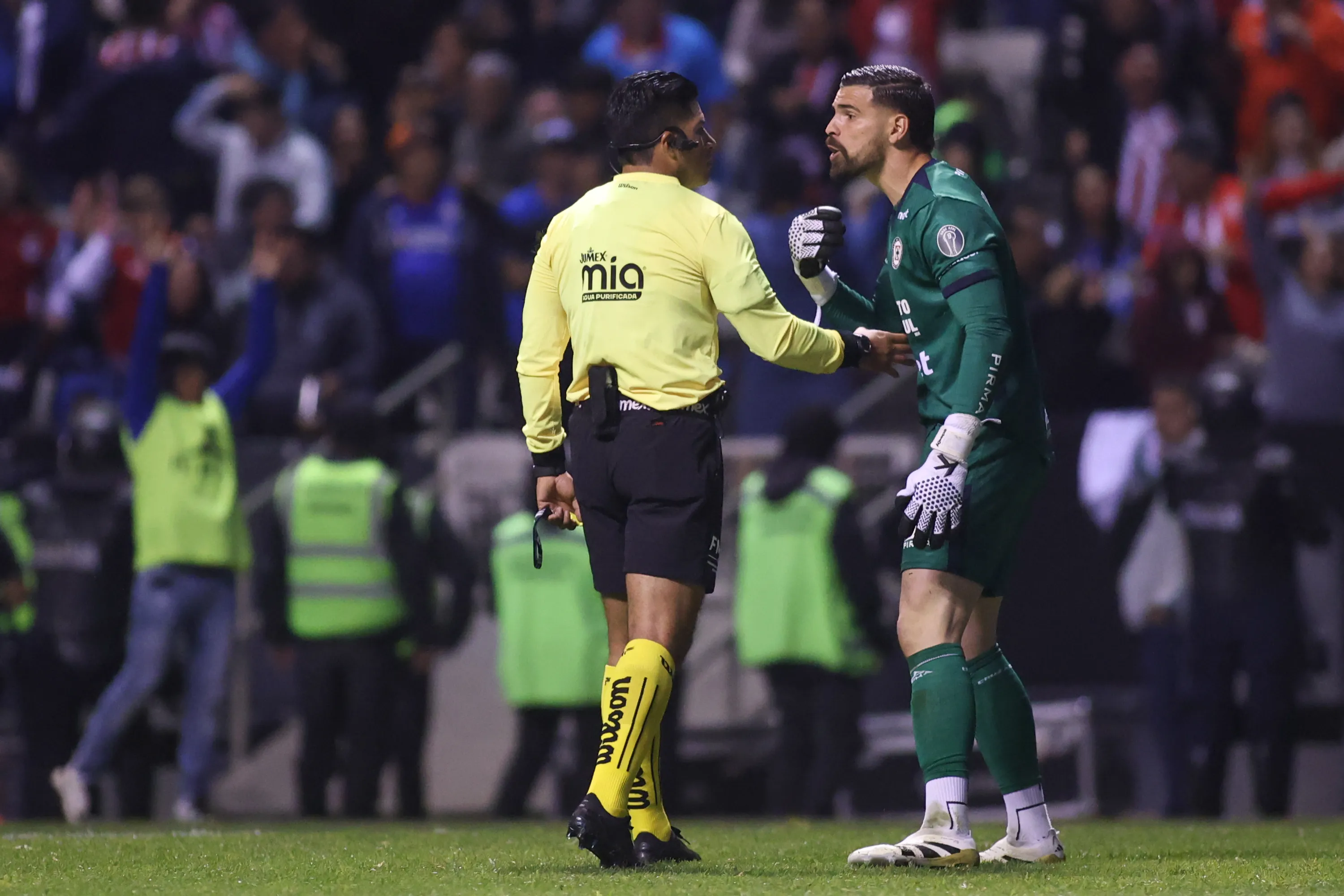 La situación que pone en peligro la titularidad de Andrés Gudiño (Imago 7)