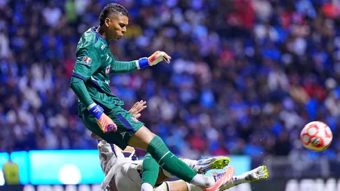 El colombiano aguarda por su regreso al primer equipo.