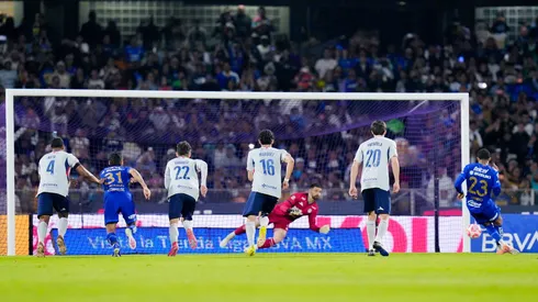 La afición de Cruz Azul mostró su descontento por no ganar un partido que estuvo 0-2 a favor y con un hombre más en el campo.
