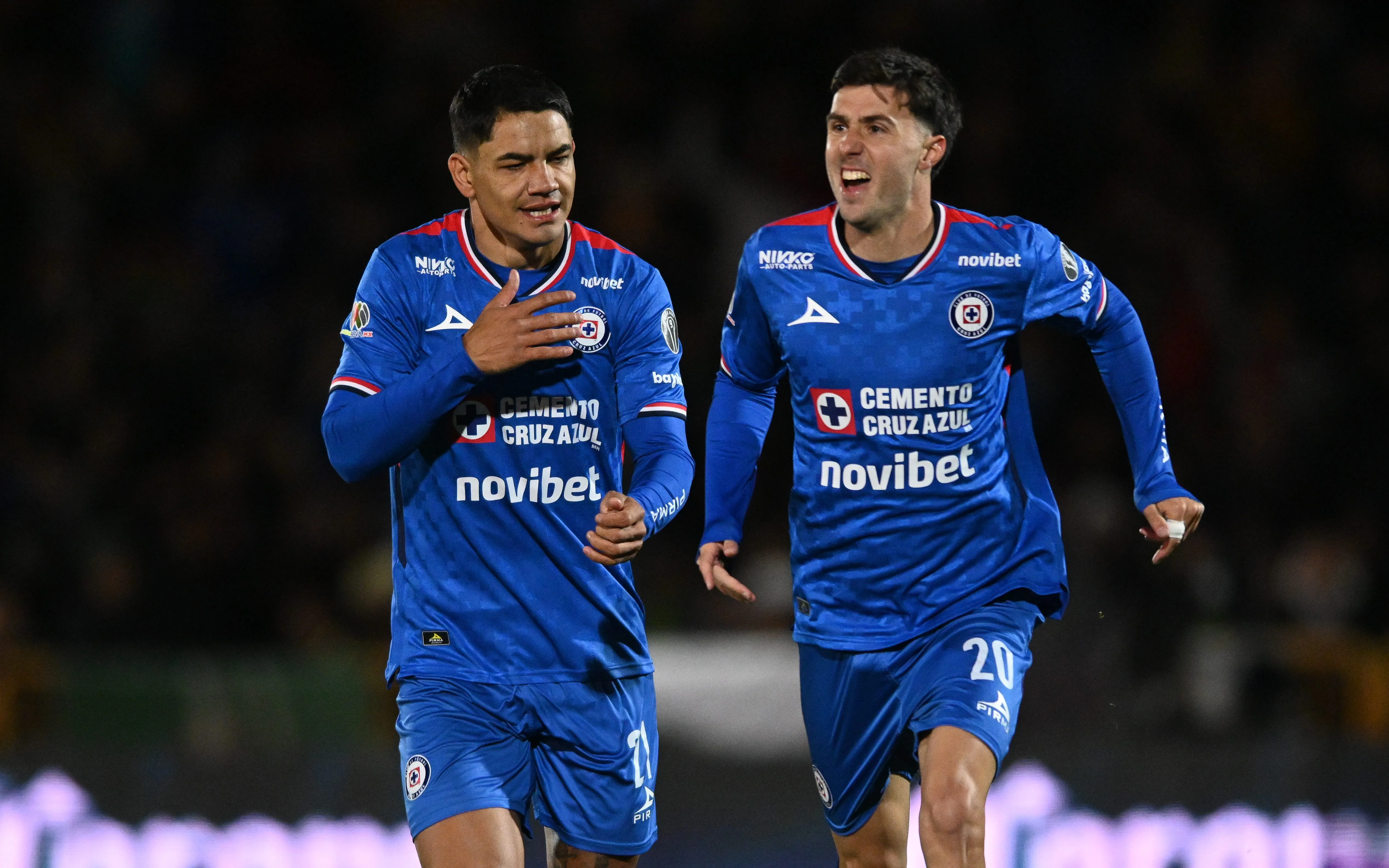 Toro Fernández y José Paradela, dos piezas claves en este Cruz Azul. (Imago 7)