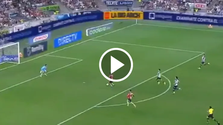Ángel Sepúlveda quedó retratado después de un fallo clamoroso en el Chivas de Guadalajara vs. Rayados de Monterrey.