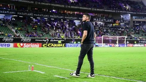 Nicolás Larcamón se llevó todos los focos en el empate entre Cruz Azul y Mazatlán por su altercado con la árbitra al final del partido.