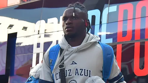 Christian Ebere no pudo ingresar a Estados Unidos con la comitiva de Cruz Azul debido a que es nigeriano. ¿Se pierde la Concachampions?