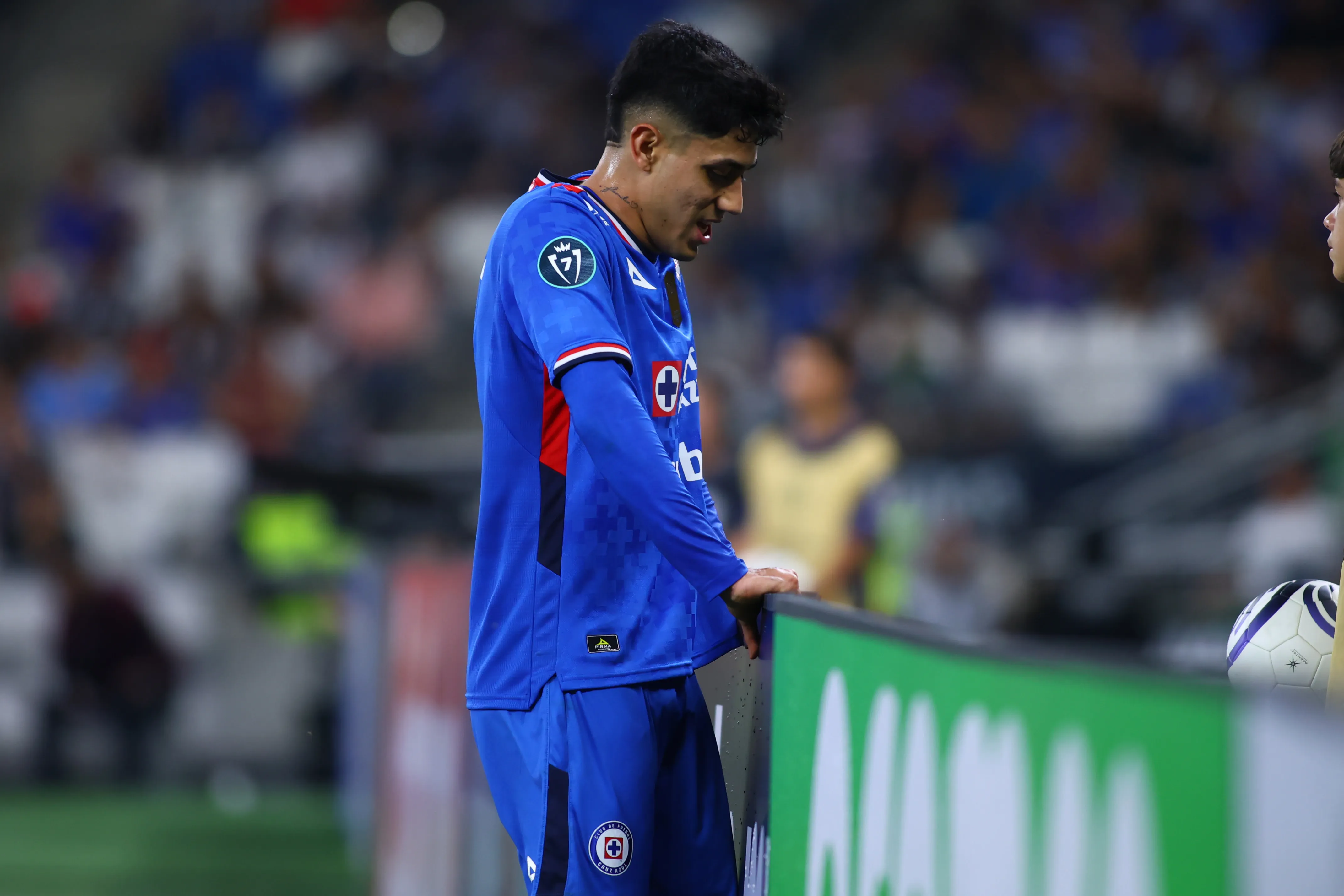 El estado de Omar Campos que genera incertidumbre en Cruz Azul (Imago 7)