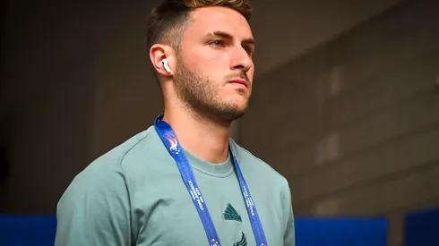 Santi Giménez apunta a llegar de la mejor forma al Mundial 2026 con la Selección Mexicana.