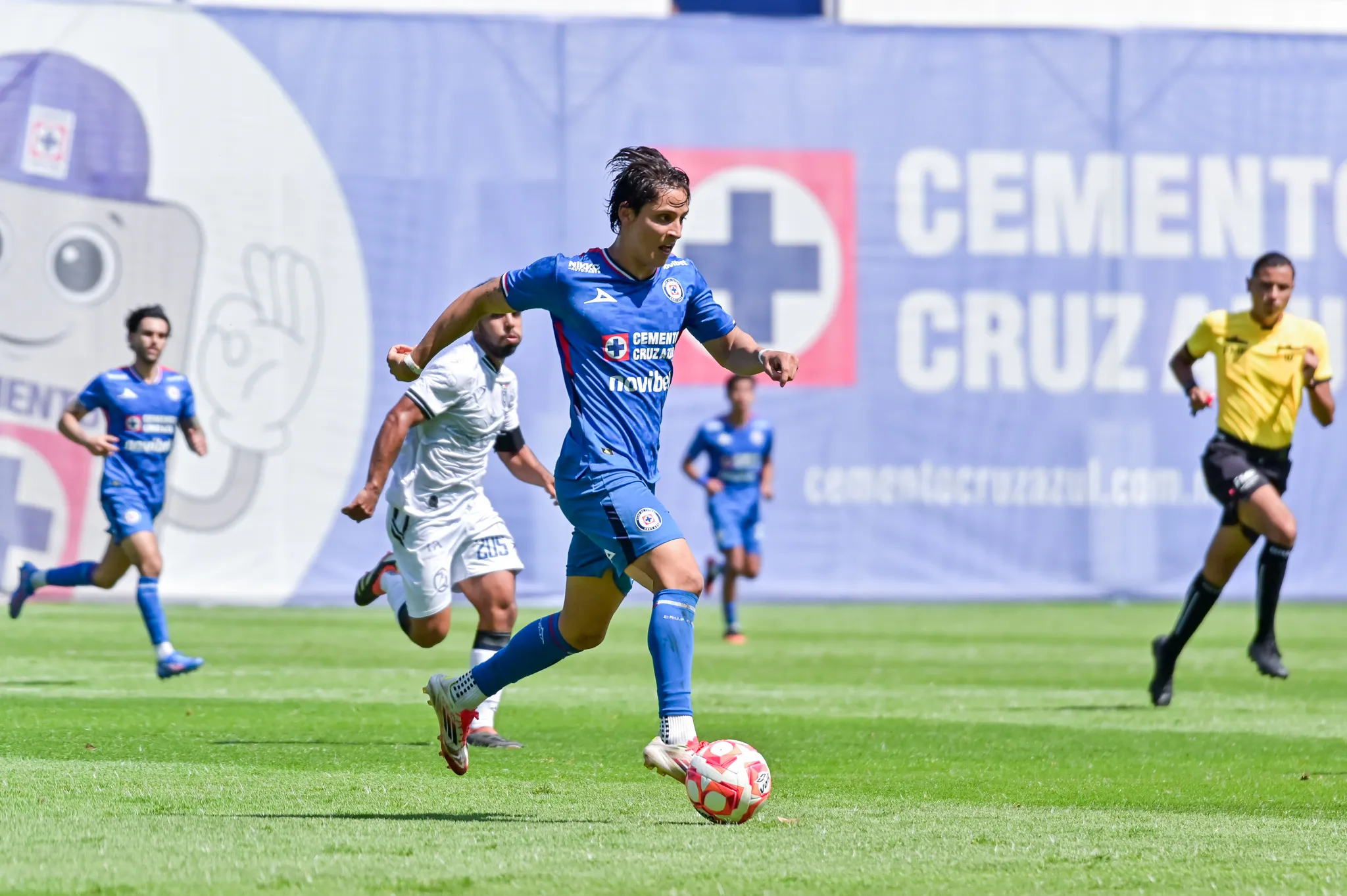 Casi debuta en Cruz Azul y hoy brilla en la Liga de Expansión (Imago 7)