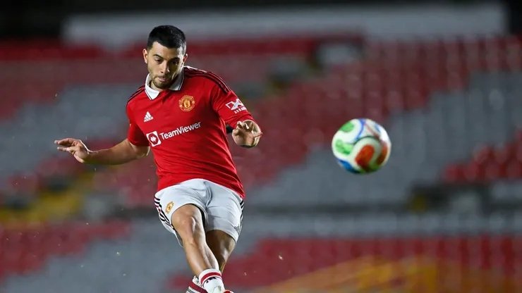 Erik Lira protagonizó un curioso momento junto a Bruno Fernándes, estrella de Portugal y capitán del Manchester United.