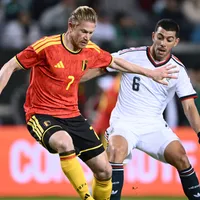 La imagen viral de Erik Lira junto a Kevin De Bruyne que enorgullece