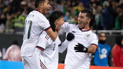 Una foto con pasado y presente cementero, versión tricolor.